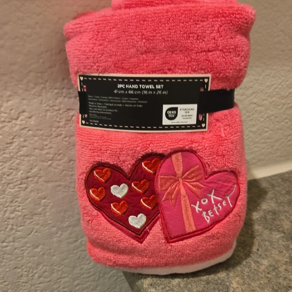 Betsey Johnson Pink Heart Embroidered Hand Towels 2 Pair Nwt